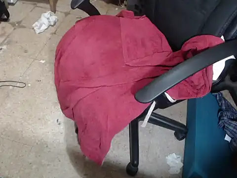 Snapshot of sohorneydad13 chatting on 10-18-25, 09:48 sohorneydad13 online show from 10-18-25, 09:48