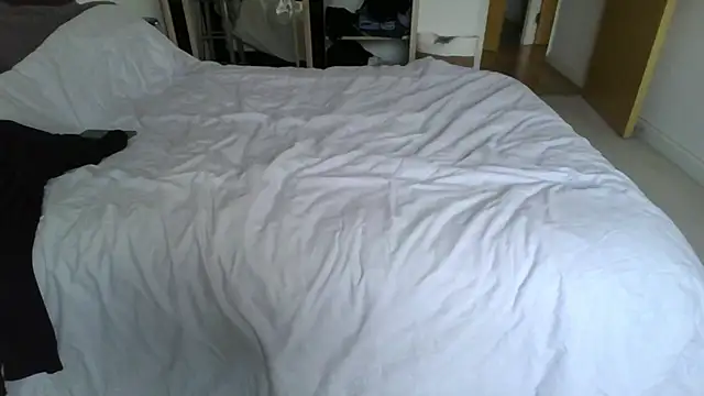 Nizzlivecam online show from 04-26-26, 10:24