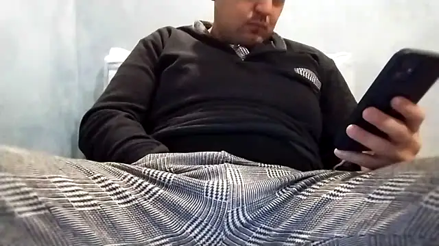 Snapshot of alexfala99 chatting on 11-26-25, 06:42 alexfala99 online show from 11-26-25, 06:42