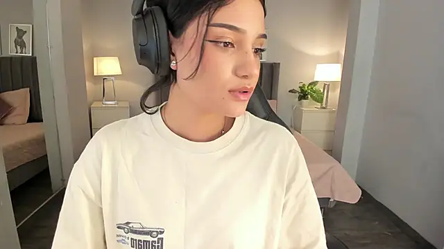 Snapshot of renee_shelby_ chatting on 03-20-25, 08:19 renee shelby online show from 03-20-25, 08:19