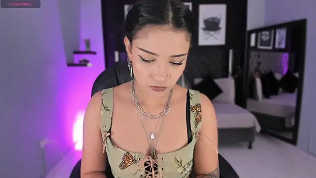 Snapshot of renee_shelby_ chatting on 01-31-26, 08:18 renee shelby online show from 01-31-26, 08:18