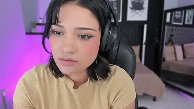 Snapshot of renee_shelby_ chatting on 03-12-26, 08:26 renee shelby online show from 03-12-26, 08:26