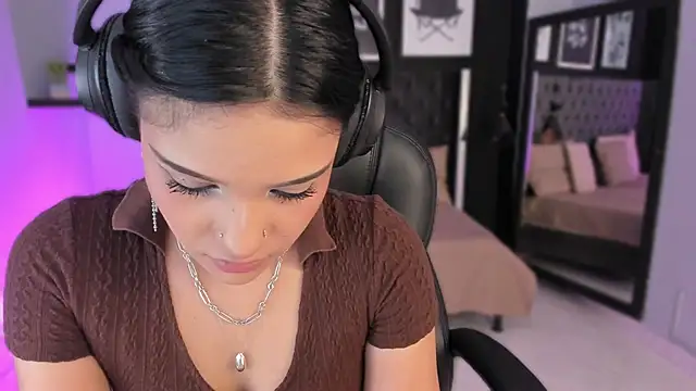 Snapshot of renee_shelby_ chatting on 03-14-26, 08:25 renee shelby online show from 03-14-26, 08:25