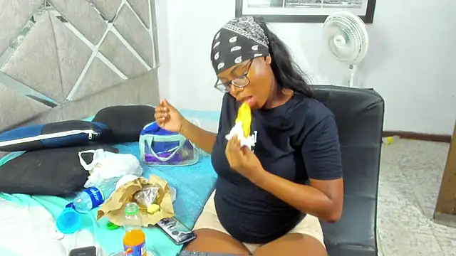 EvaxEmma online show from 04-25-26, 01:41