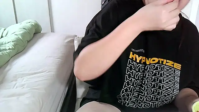 Snapshot of iamMalixxx chatting on 09-28-25, 10:20 iamMalixxx online show from 09-28-25, 10:20