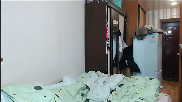 leila bambi  online show from 12-31-24, 08:37