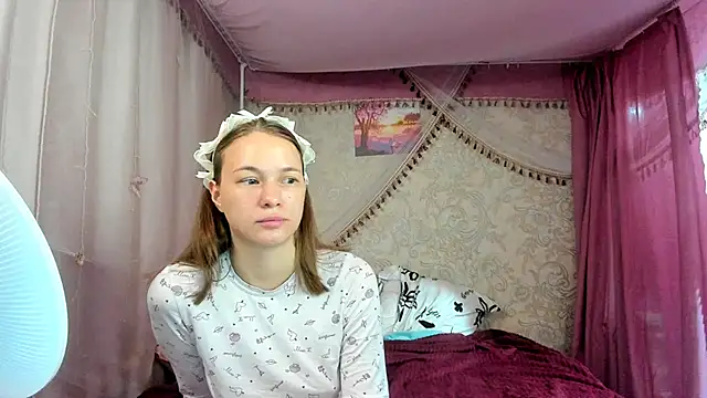 leila bambi  online show from 06-29-26, 05:46