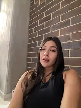 Latina vanessa online show from 04-22-26, 04:30