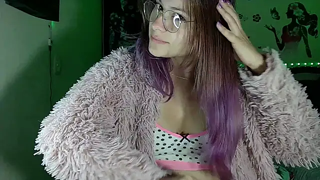 Snapshot of Elith_20 chatting on 10-13-25, 03:28 Elith 20 online show from 10-13-25, 03:28