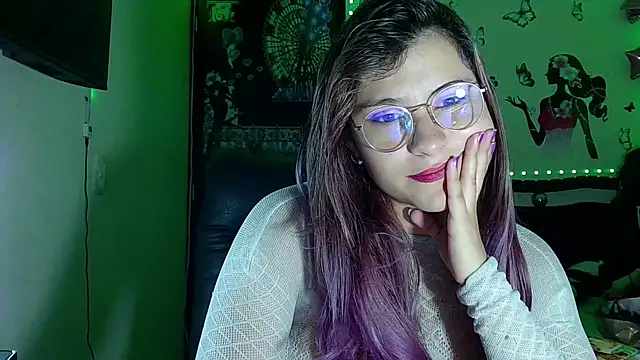 Snapshot of Elith_20 chatting on 10-14-25, 04:57 Elith 20 online show from 10-14-25, 04:57