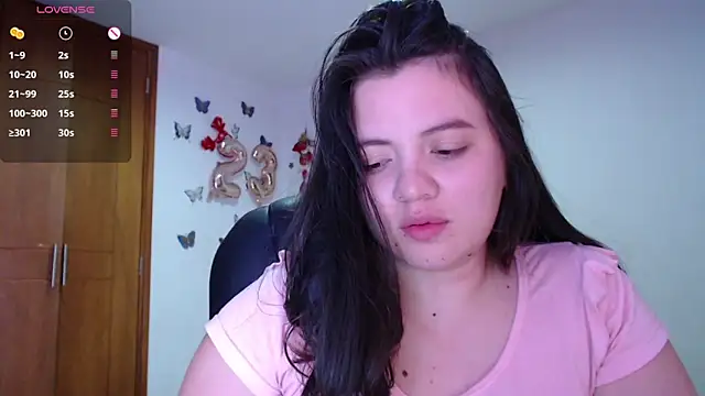 Snapshot of Sarahros1 chatting on 12-13-24, 06:00 Sarahros1 online show from 12-13-24, 06:00