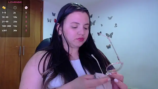 Snapshot of Sarahros1 chatting on 01-10-25, 02:57 Sarahros1 online show from 01-10-25, 02:57