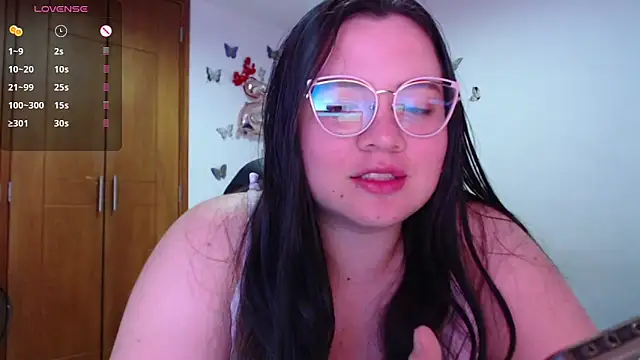 Snapshot of Sarahros1 chatting on 01-24-25, 04:05 Sarahros1 online show from 01-24-25, 04:05