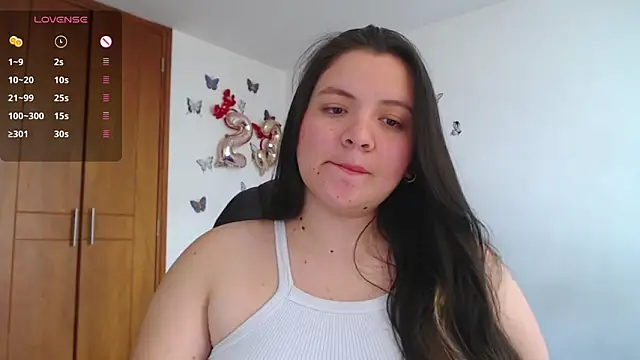 Snapshot of Sarahros1 chatting on 02-15-25, 03:39 Sarahros1 online show from 02-15-25, 03:39
