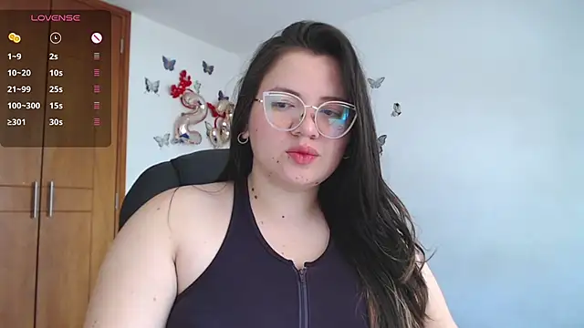 Snapshot of Sarahros1 chatting on 02-20-25, 03:52 Sarahros1 online show from 02-20-25, 03:52