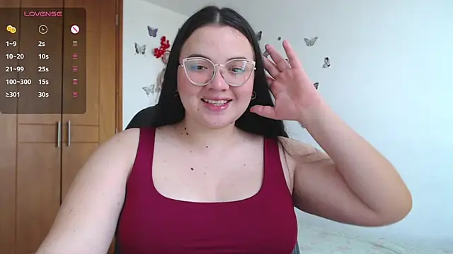 Snapshot of Sarahros1 chatting on 03-11-25, 03:56 Sarahros1 online show from 03-11-25, 03:56