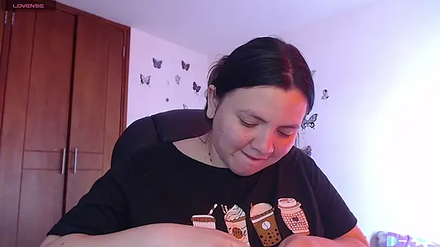 Snapshot of Sarahros1 chatting on 09-11-25, 07:47 Sarahros1 online show from 09-11-25, 07:47
