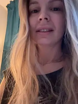 Snapshot of EvaDiamondXX chatting on 02-15-26, 11:30 EvaDiamondXX online show from 02-15-26, 11:30