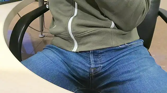 alessandroman2114 online show from 10-21-25, 04:19