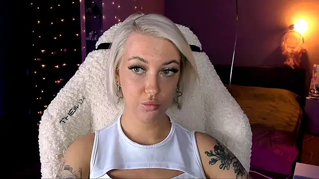 Snapshot of tykioty_Miley chatting on 12-06-24, 02:28 tykioty Miley online show from 12-06-24, 02:28