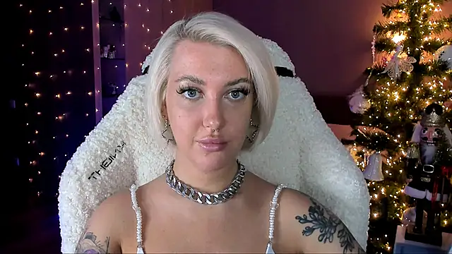 Snapshot of tykioty_Miley chatting on 12-21-24, 12:27 tykioty Miley online show from 12-21-24, 12:27