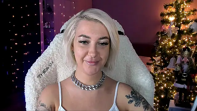 Snapshot of tykioty_Miley chatting on 12-29-24, 05:54 tykioty Miley online show from 12-29-24, 05:54