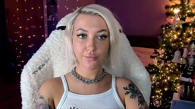 Snapshot of tykioty_Miley chatting on 01-08-25, 04:54 tykioty Miley online show from 01-08-25, 04:54