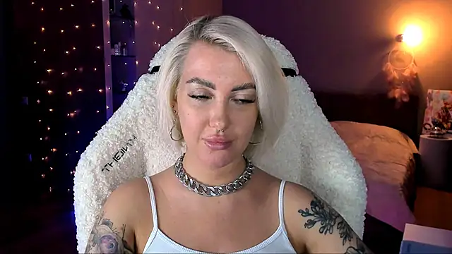 Snapshot of tykioty_Miley chatting on 01-18-25, 03:16 tykioty Miley online show from 01-18-25, 03:16