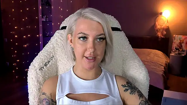 Snapshot of tykioty_Miley chatting on 01-28-25, 06:49 tykioty Miley online show from 01-28-25, 06:49