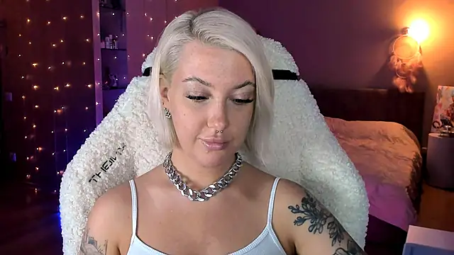 Snapshot of tykioty_Miley chatting on 02-11-25, 04:02 tykioty Miley online show from 02-11-25, 04:02