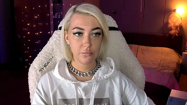 Snapshot of tykioty_Miley chatting on 02-23-25, 02:25 tykioty Miley online show from 02-23-25, 02:25