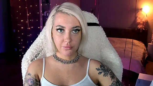 Snapshot of tykioty_Miley chatting on 02-28-25, 03:59 tykioty Miley online show from 02-28-25, 03:59