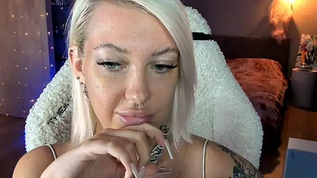 Snapshot of tykioty_Miley chatting on 10-10-25, 11:53 tykioty Miley online show from 10-10-25, 11:53