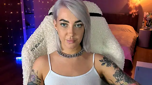 Snapshot of tykioty_Miley chatting on 10-23-25, 03:22 tykioty Miley online show from 10-23-25, 03:22