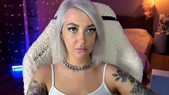 Snapshot of tykioty_Miley chatting on 10-26-25, 02:01 tykioty Miley online show from 10-26-25, 02:01