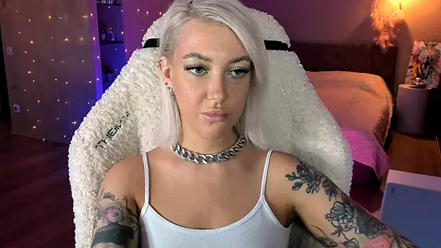 Snapshot of tykioty_Miley chatting on 11-08-25, 10:59 tykioty Miley online show from 11-08-25, 10:59