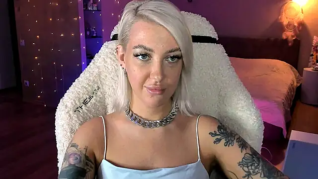 Snapshot of tykioty_Miley chatting on 11-14-25, 12:15 tykioty Miley online show from 11-14-25, 12:15