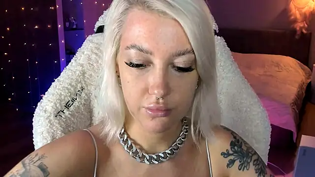 Snapshot of tykioty_Miley chatting on 11-21-25, 01:32 tykioty Miley online show from 11-21-25, 01:32