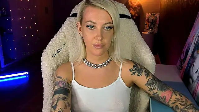 Snapshot of tykioty_Miley chatting on 02-19-26, 01:07 tykioty Miley online show from 02-19-26, 01:07