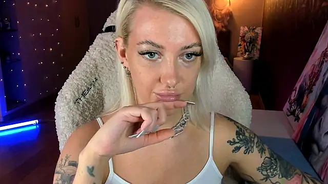 Snapshot of tykioty_Miley chatting on 02-21-26, 12:06 tykioty Miley online show from 02-21-26, 12:06