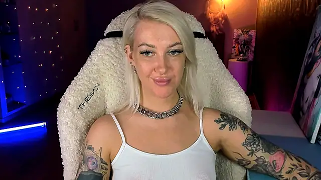 Snapshot of tykioty_Miley chatting on 03-27-26, 01:22 tykioty Miley online show from 03-27-26, 01:22