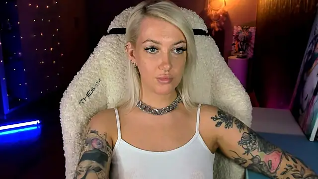 Snapshot of tykioty_Miley chatting on 03-28-26, 01:11 tykioty Miley online show from 03-28-26, 01:11