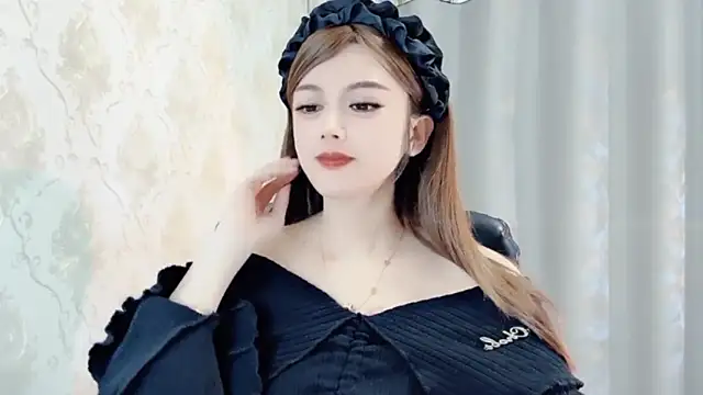 Snapshot of VIWVI chatting on 02-04-25, 11:38 VIWVI online show from 02-04-25, 11:38