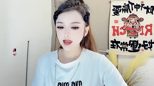 Snapshot of VIWVI chatting on 02-14-25, 05:30 VIWVI online show from 02-14-25, 05:30
