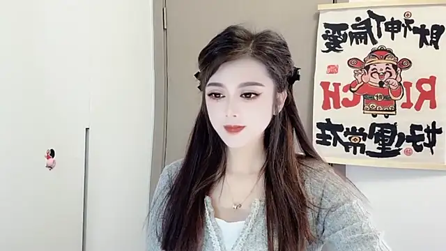 Snapshot of VIWVI chatting on 02-25-25, 02:14 VIWVI online show from 02-25-25, 02:14