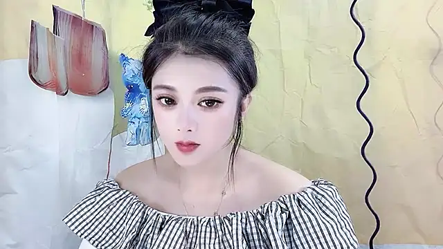 Snapshot of VIWVI chatting on 10-15-25, 05:29 VIWVI online show from 10-15-25, 05:29