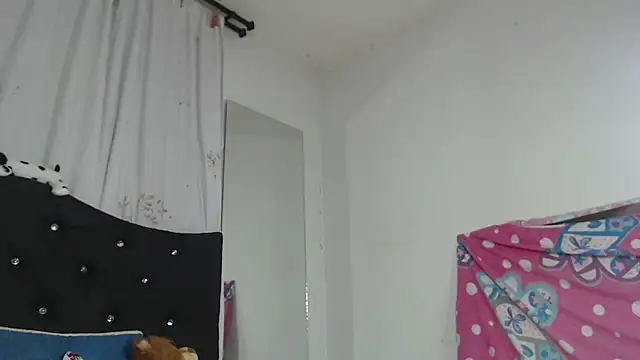 Snapshot of nikol_winick chatting on 02-05-25, 08:43 nikol winick online show from 02-05-25, 08:43