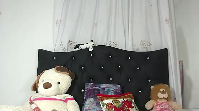 Snapshot of nikol_winick chatting on 02-11-25, 09:20 nikol winick online show from 02-11-25, 09:20