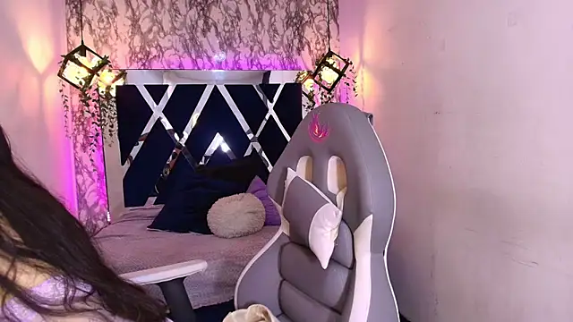 Karla hernandez  online show from 10-17-25, 11:57