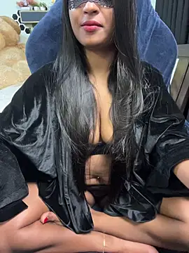 Snapshot of LillyLive chatting on 02-18-26, 07:54 LillyLive online show from 02-18-26, 07:54